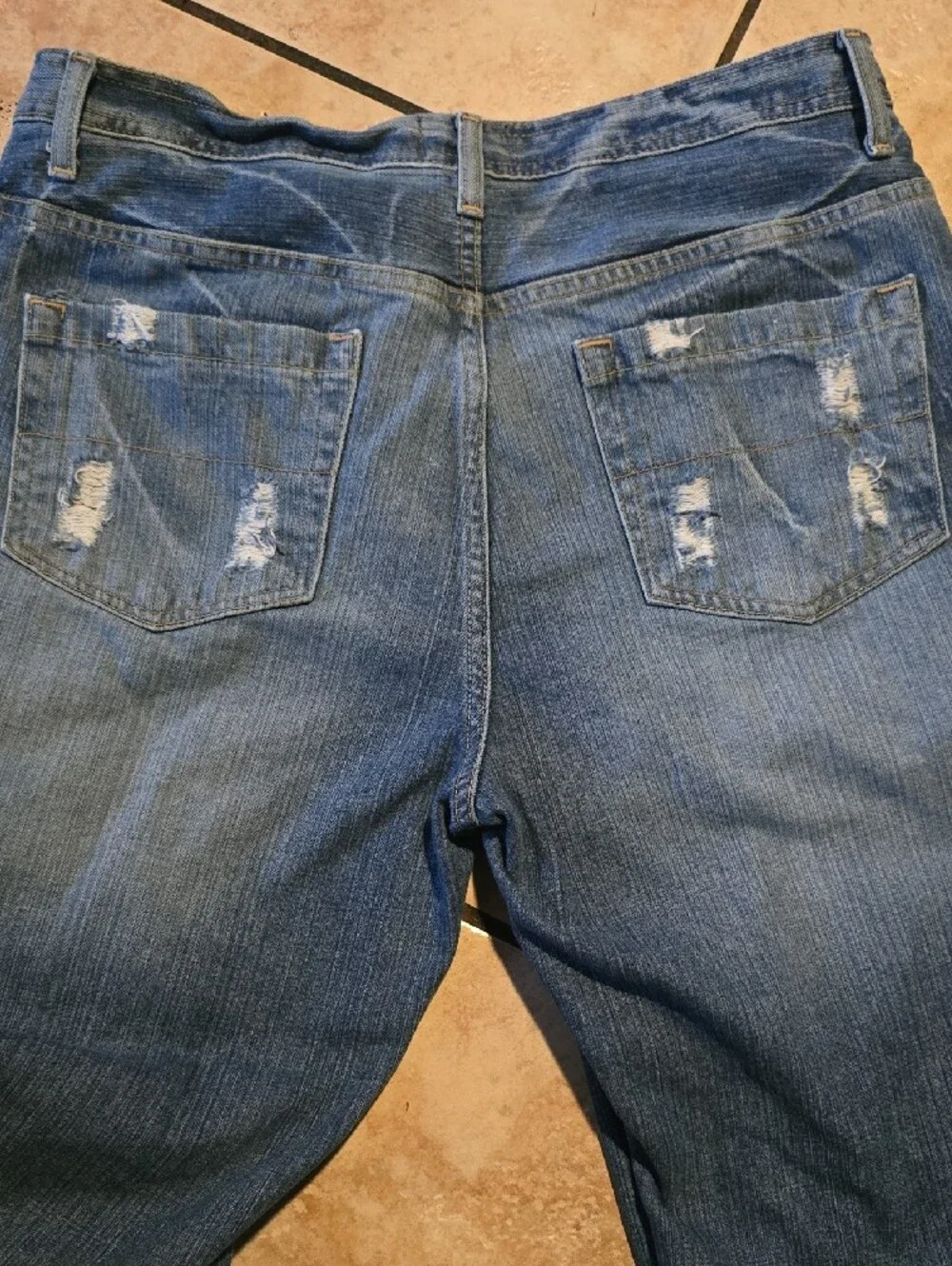 No Boundaries Men's Relaxed Blue Distressed Jeans